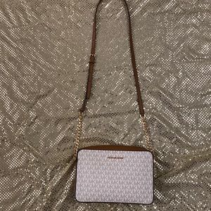 Michael Kors Jet Set Signature East-West Crossbody-Vanilla